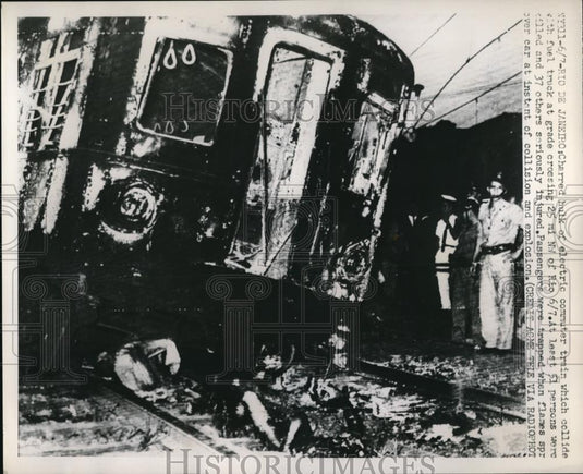 1951 Press Photo Rio De Janiero commuter train crashed & burned - Historic Images