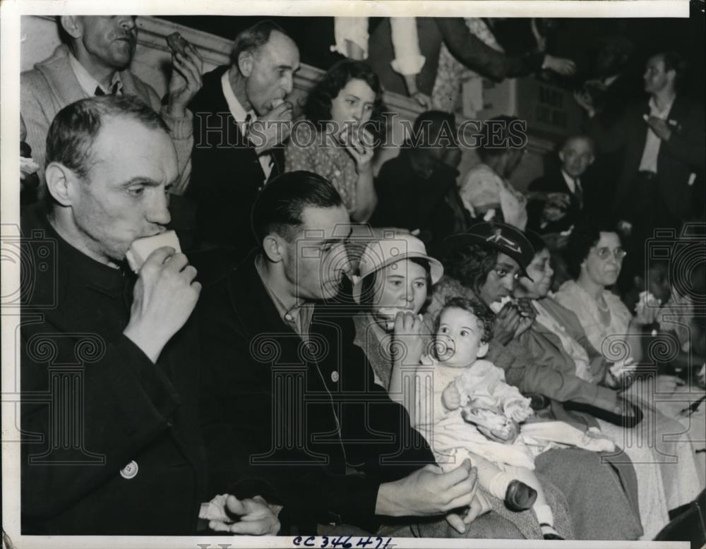 1936 Press Photo Photo shows part of group of forty who have taken possession of - Historic Images