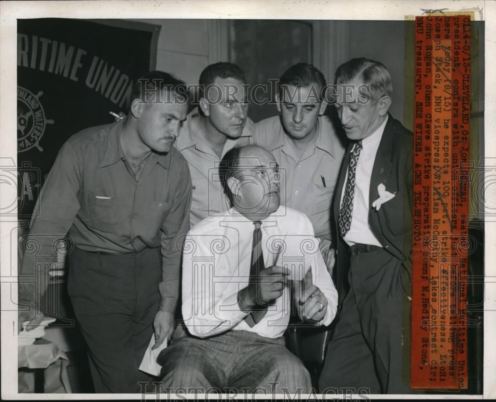 1946 Press Photo Joe Corran Announcing Strike in Cleveland, Ohio. - Historic Images