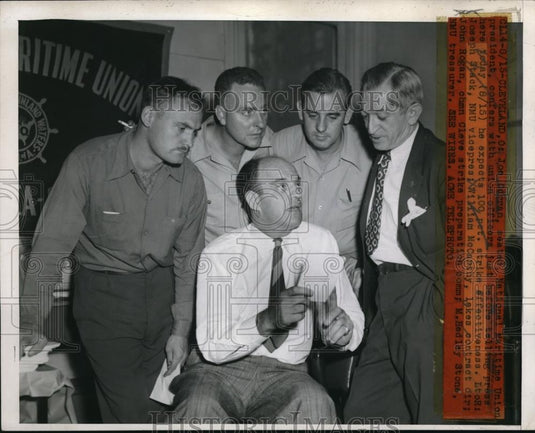 1946 Press Photo Joe Corran Announcing Strike in Cleveland, Ohio. - Historic Images