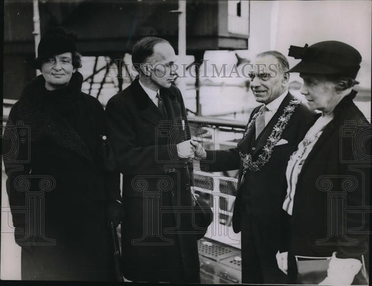 1935 Press Photo The Hon Vincent Massey & wife & Southampton Mayor - Historic Images
