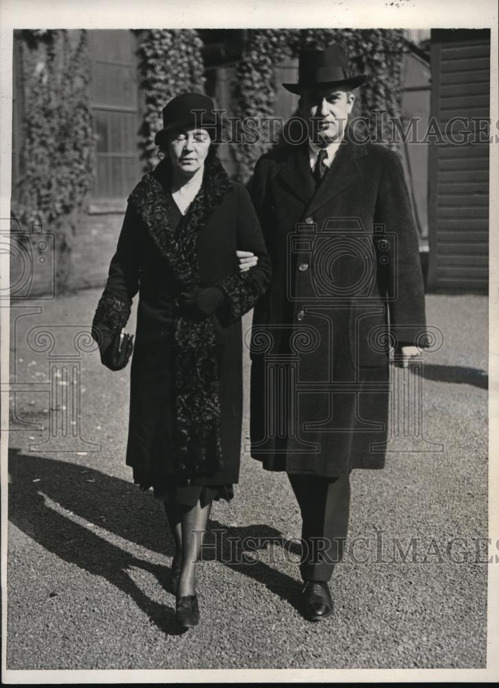 1931 Press Photo Mr. &amp; Mrs. Charles Edison pay homage to famous inventor - Historic Images