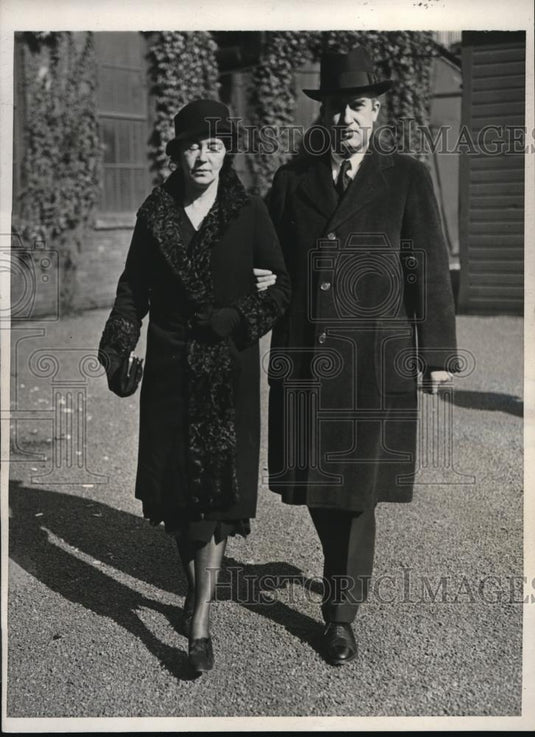 1931 Press Photo Mr. & Mrs. Charles Edison pay homage to famous inventor - Historic Images