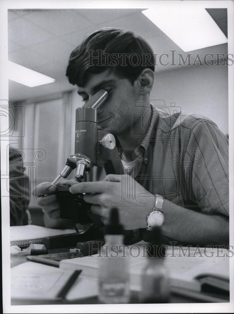 Press Photo William Stross Bowling Green Biology Student - Historic Images