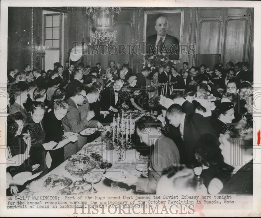 1951 Press Photo Gathering in the Soviet Embassy for October Revolution - Historic Images