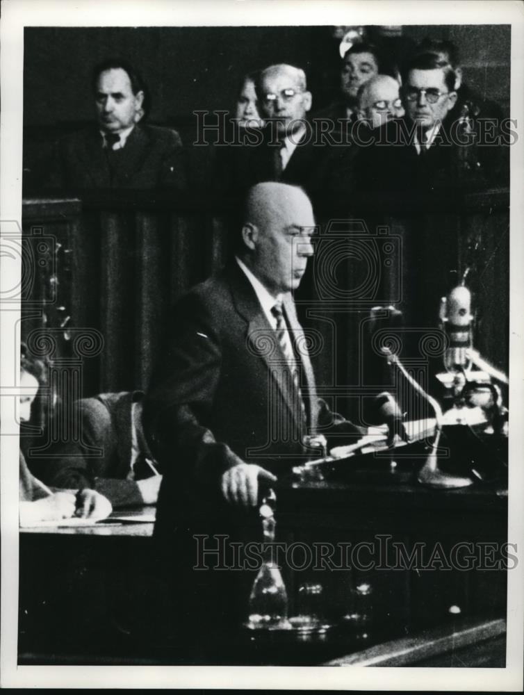 1956 Press Photo Jozef Cyrankiewicz Making Report on the Talks to the Polish - Historic Images