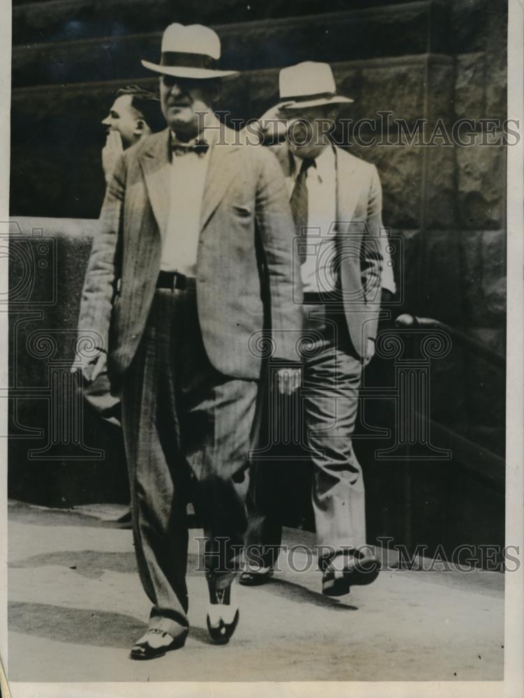 1933 Press Photo Peter Hackett of Minneapolis with Attorney Ernest Carey - Historic Images