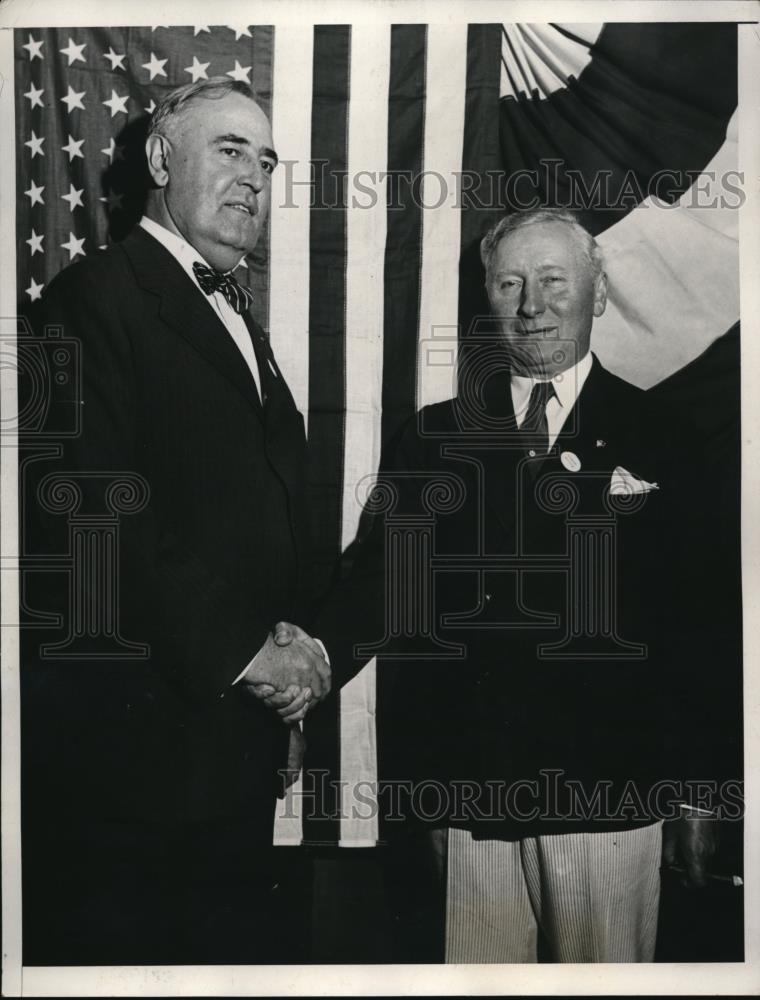 1932 Press Photo Harry W. Busch Being Congratulated By Frederick N. Zinlman. - Historic Images