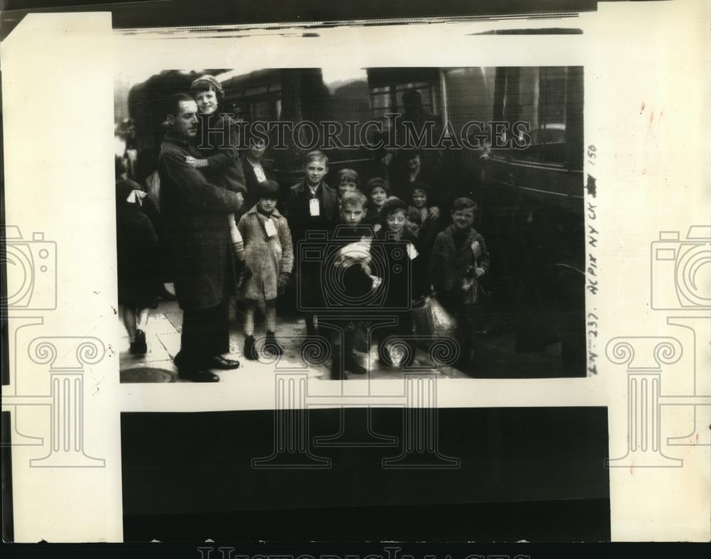 1938 Press Photo London cripple children evacuated to th ecountry - Historic Images