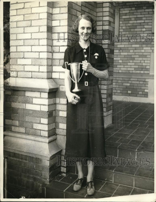 1936 Press Photo Alberta Grimm wins Helen Holland Voll trophy, St Mary's College - Historic Images