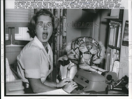 1960 Press Photo San Francisco Lani Stephens & tiger at an office - Historic Images