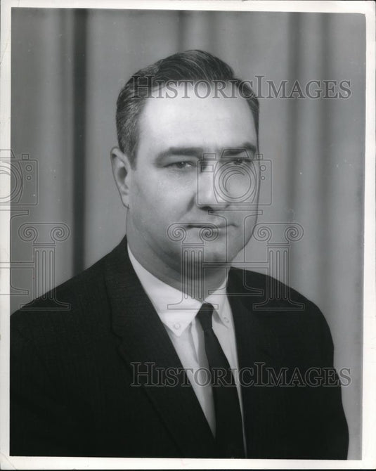 1962 Press Photo Nathan Terman of Alex Ford Reality Company - Historic Images