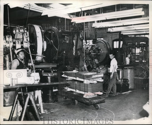 Press Photo Presses at Triangle Stamping Co - Historic Images