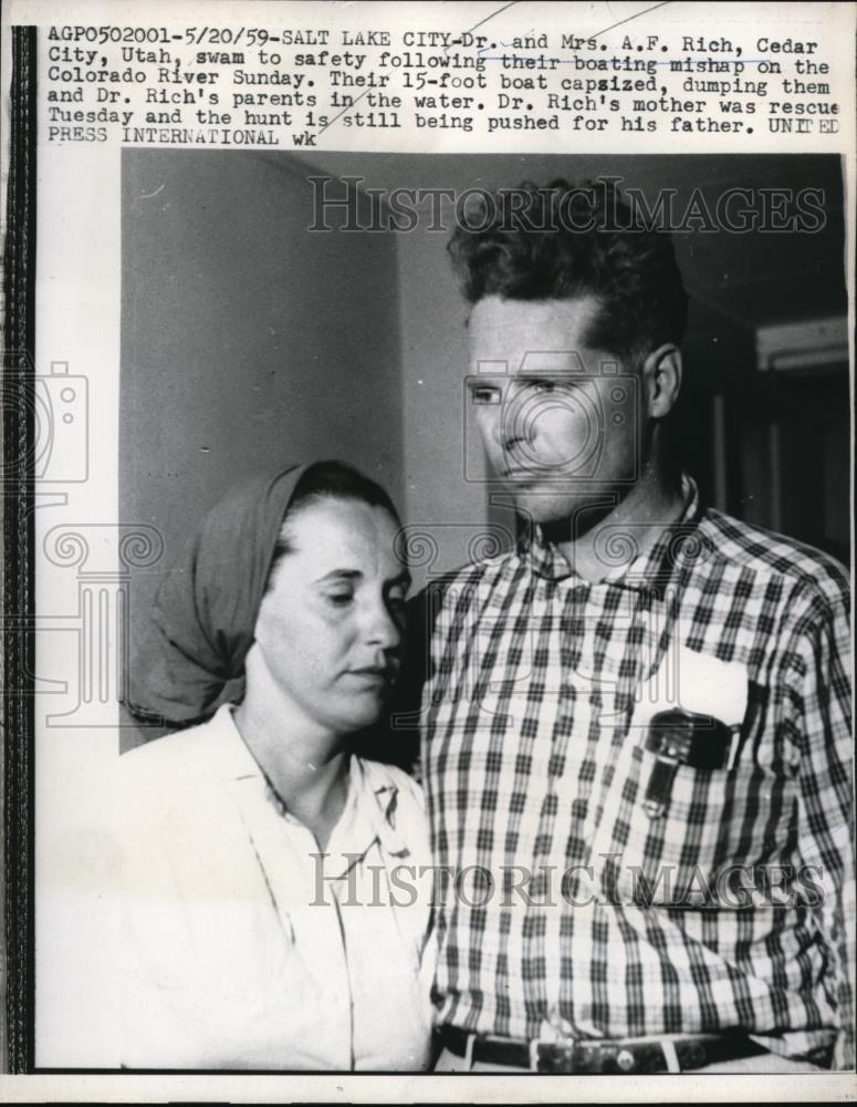 1959 Press Photo Dr. and Mrs A.F. Rich, Cedar swam to safety following their - Historic Images