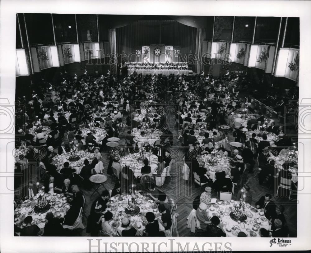 1964 Press Photo May Co. employees at Quarter century club party - Historic Images