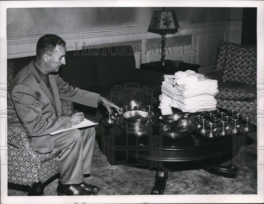 1960 Press Photo Harold Goth, Metropolitan Park Director. - Historic Images