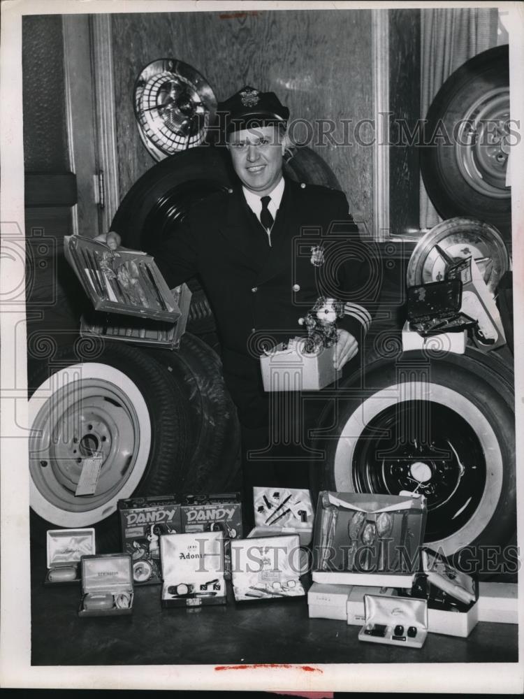 1959 Press Photo Auctioner Chief Albert Burkhart at the police - Historic Images