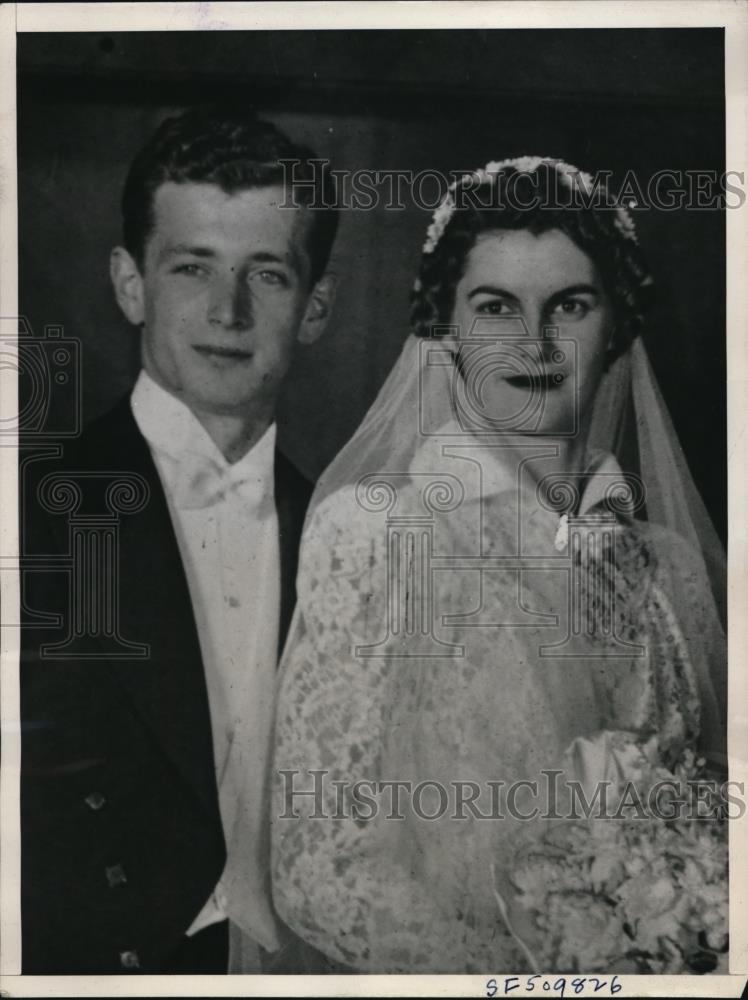 1939 Press Photo Paul W. K. Crawley Pictured With Bride Wilma Darbkay - Historic Images