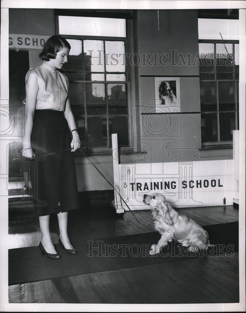 1951 Press Photo Dorothy Spalthoff Trains Her Cocker Spaniel &quot;Spaats&quot; - Historic Images