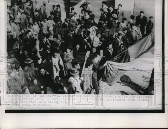1952 Press Photo La Paz Bolivia victorious rebels after govt overthrow - Historic Images