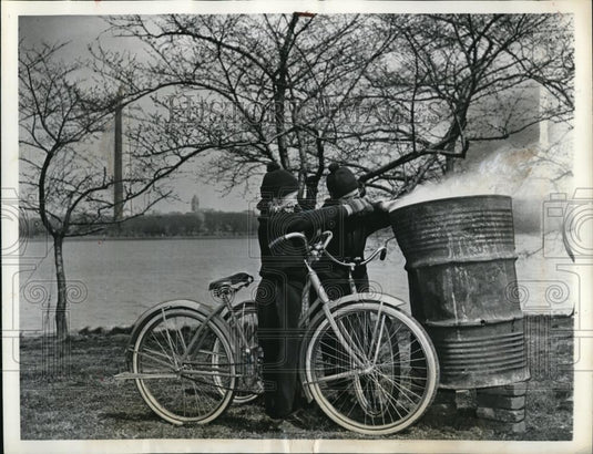 1937 Press Photo Washington Sets out Smudge Pots to Protect Cherry Blossoms. - Historic Images