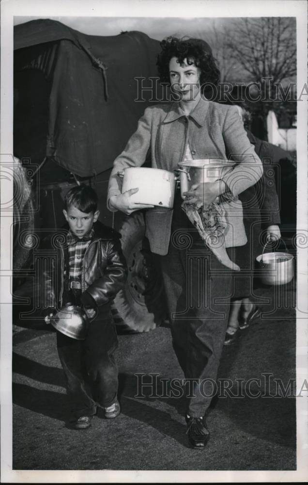 1949 Press Photo Water Shortage in the little town of Roosevelt New Jersey - Historic Images