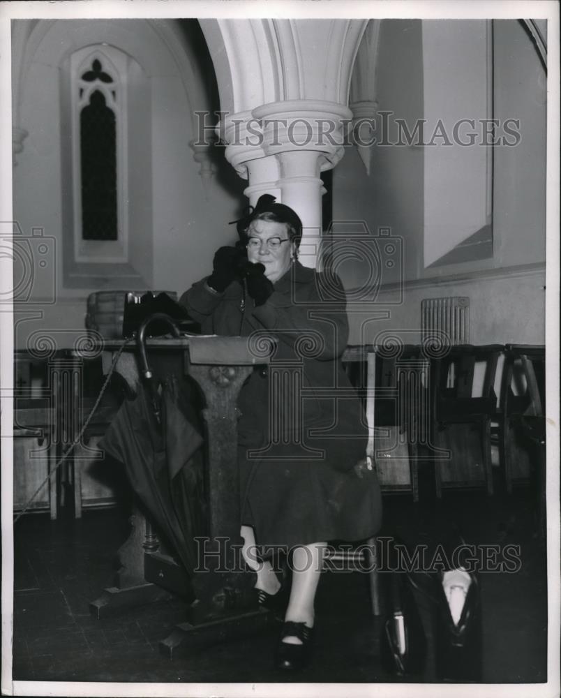 1957 Press Photo Florence Smith Church Rector Reverend H.C.N. Williams Recorder - Historic Images