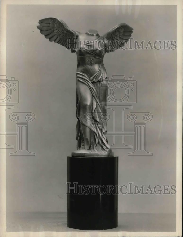 1946 Press Photo a statuette of the Winged Victory of Sanothraco will be - Historic Images