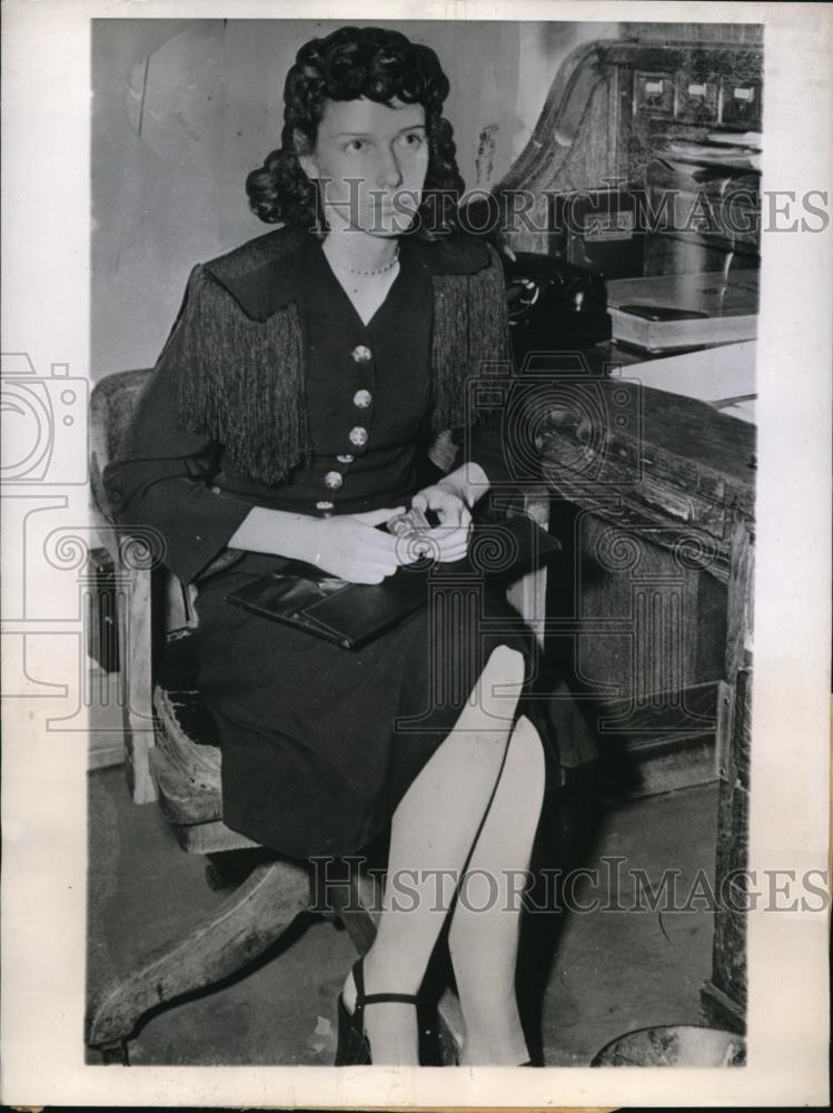 1944 Press Photo Pleasantville Iowa Mary Brown Raymond Earl Simbo William H Bare - Historic Images