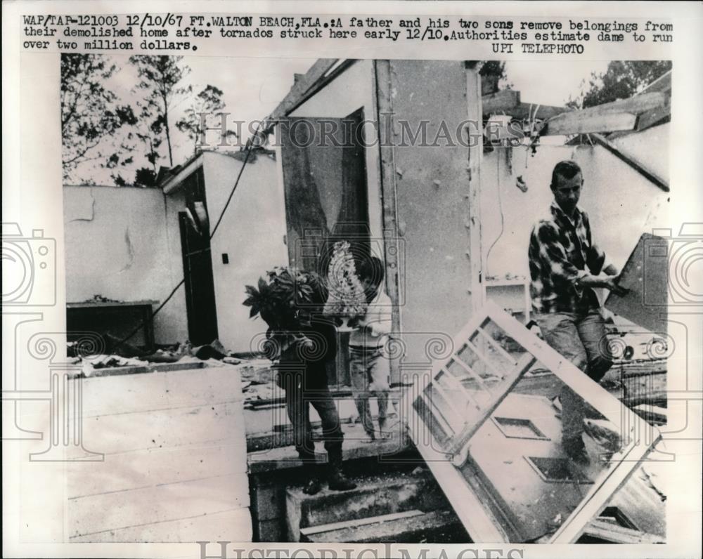 1967 Press Photo Father &amp; son remove items from wreckage after Florida tornado - Historic Images