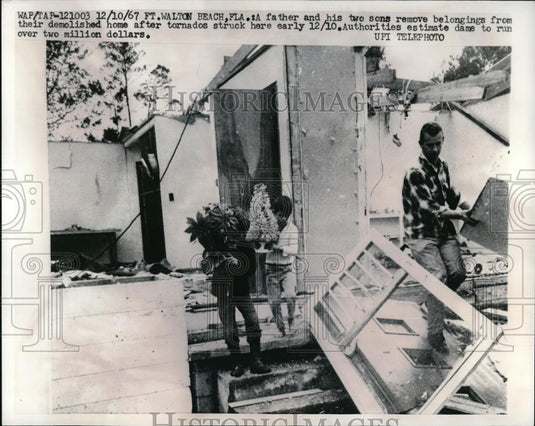 1967 Press Photo Father & son remove items from wreckage after Florida tornado - Historic Images