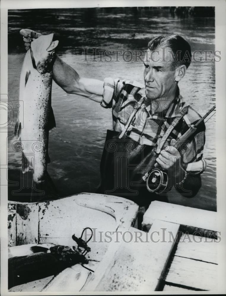 1961 Press Photo Guide, Keith Mudge, holding a string of Trout - Historic Images