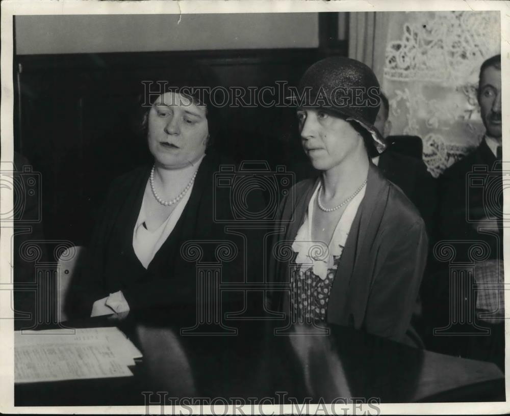 1930 Press Photo Edna & Lillian Augermier at funeral of Margaret Augermier - Historic Images