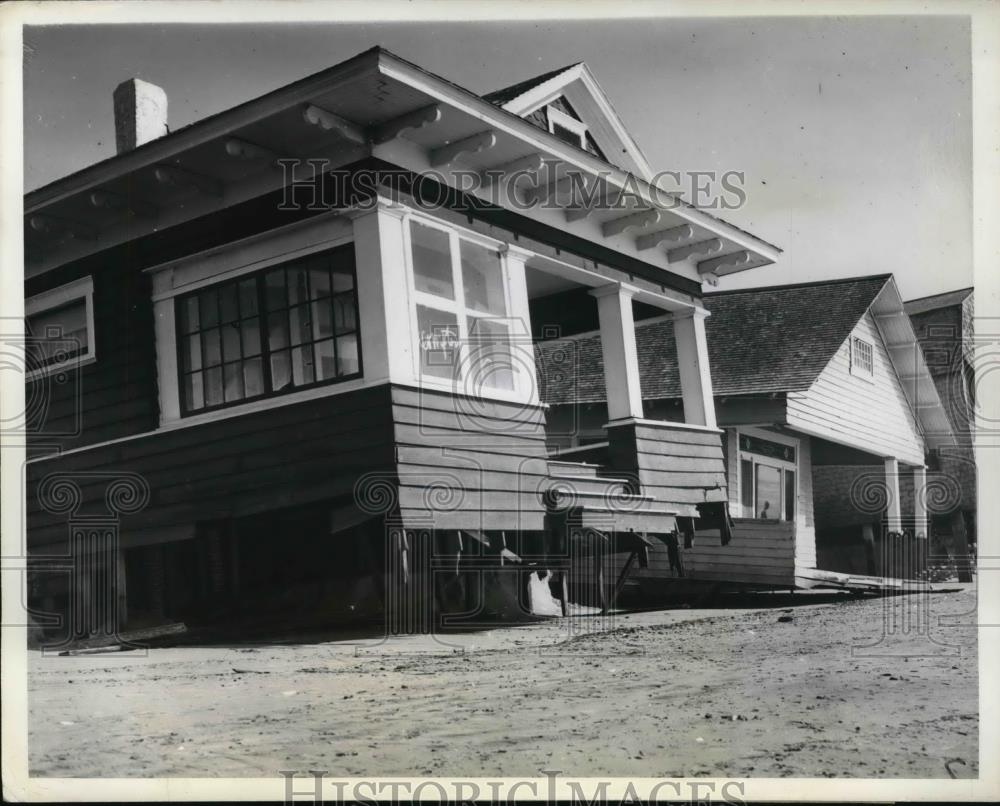 1939 Press Photo Sunset Beach residences damaged by high tides - Historic Images