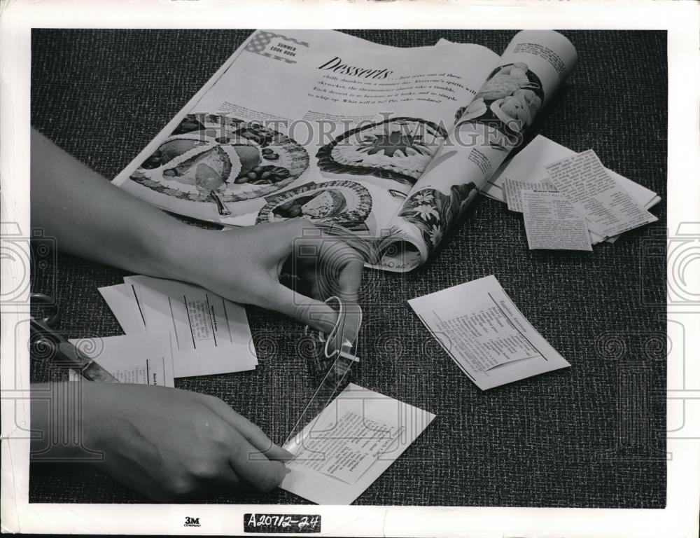 1958 Press Photo New &quot;Scotch&quot; tape being used on 3 x 5t file cards - Historic Images