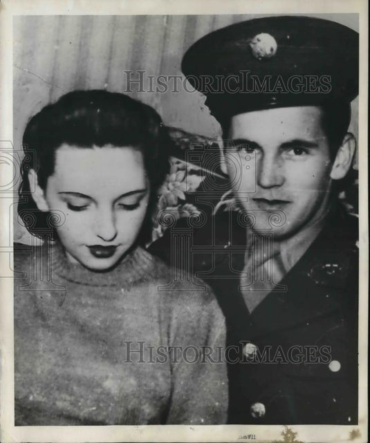 1944 Press Photo Howard Wayne Wilson and bride in Detroit after being remarried - Historic Images
