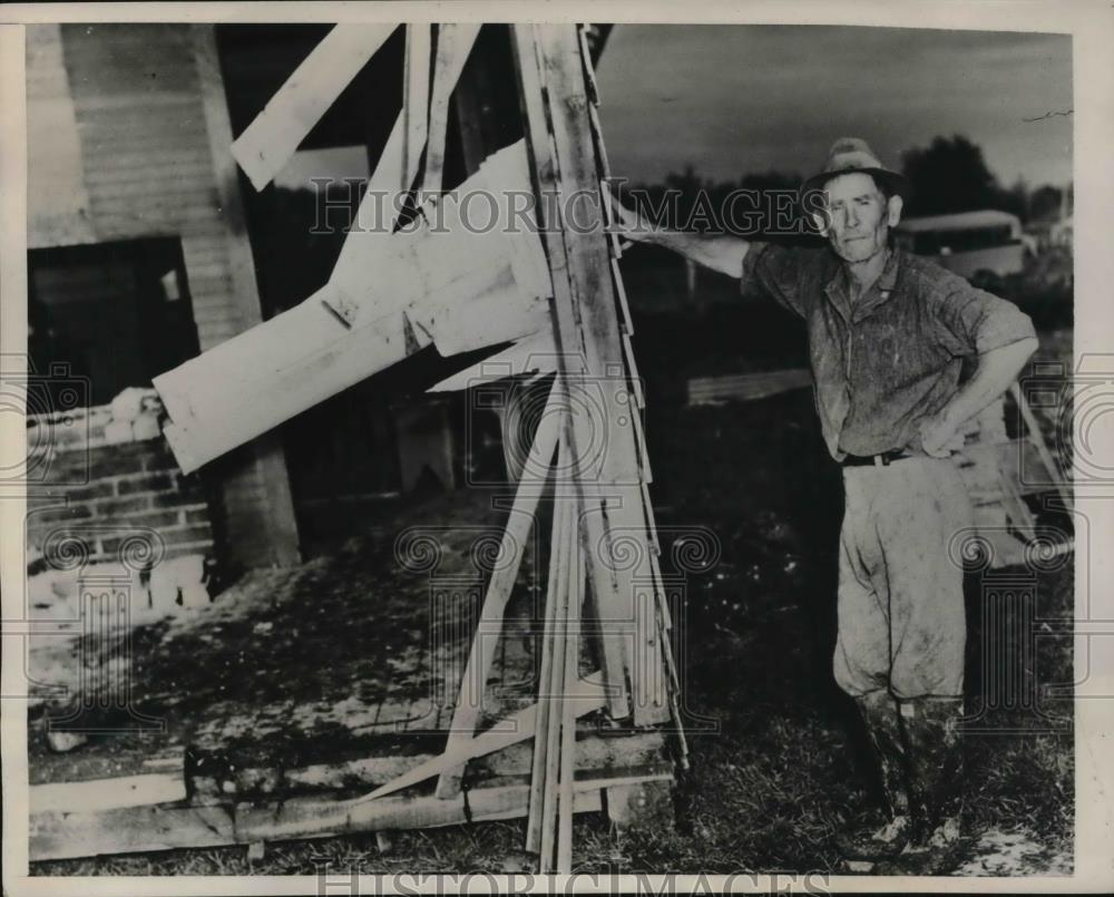 1940 Press Photo Eddie Sergeron, truck farmer, leans against home after tornado - Historic Images