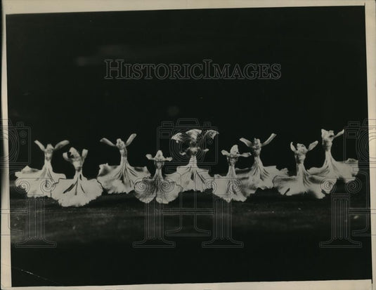 1931 Press Photo Dancing Lady in chorus. - Historic Images