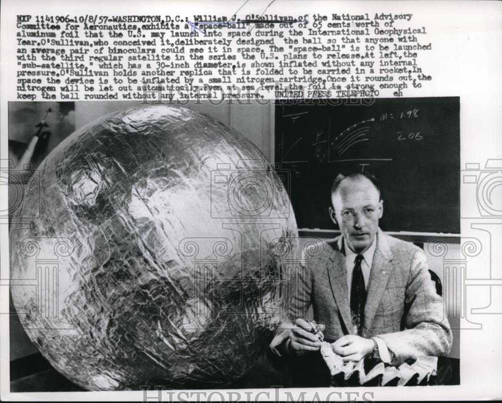 1957 Press Photo William J. O'Sullivan Exhibits "Space Ball" - Historic Images