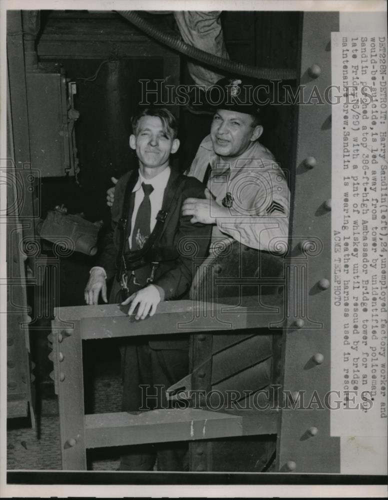 1951 Press Photo Harry Sandlin Factory Worker Police Drunk Rescued From Bridge - Historic Images