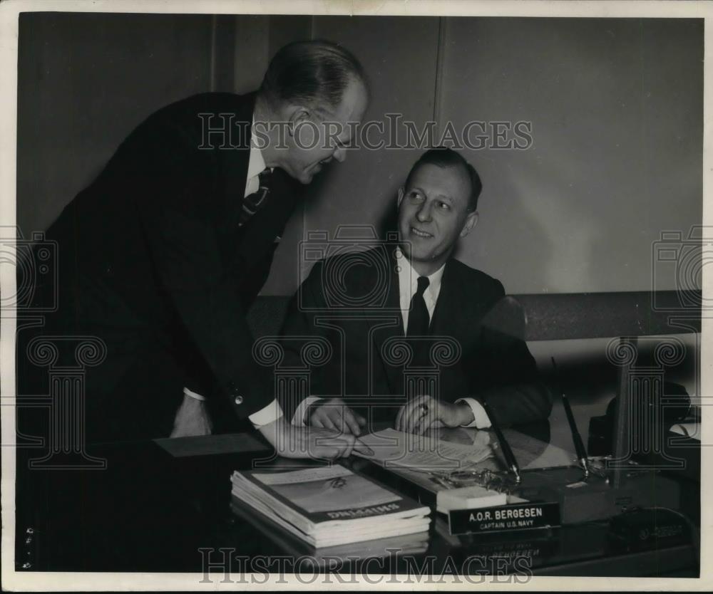 1948 Press Photo Commander F.J. Thomas And Captain A.D.R. Bergesen - Historic Images