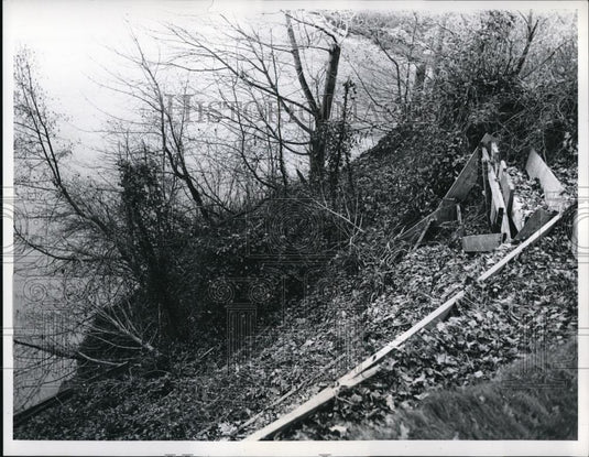 Press Photo Lot behind 30708 Lake Rd Bay - Historic Images
