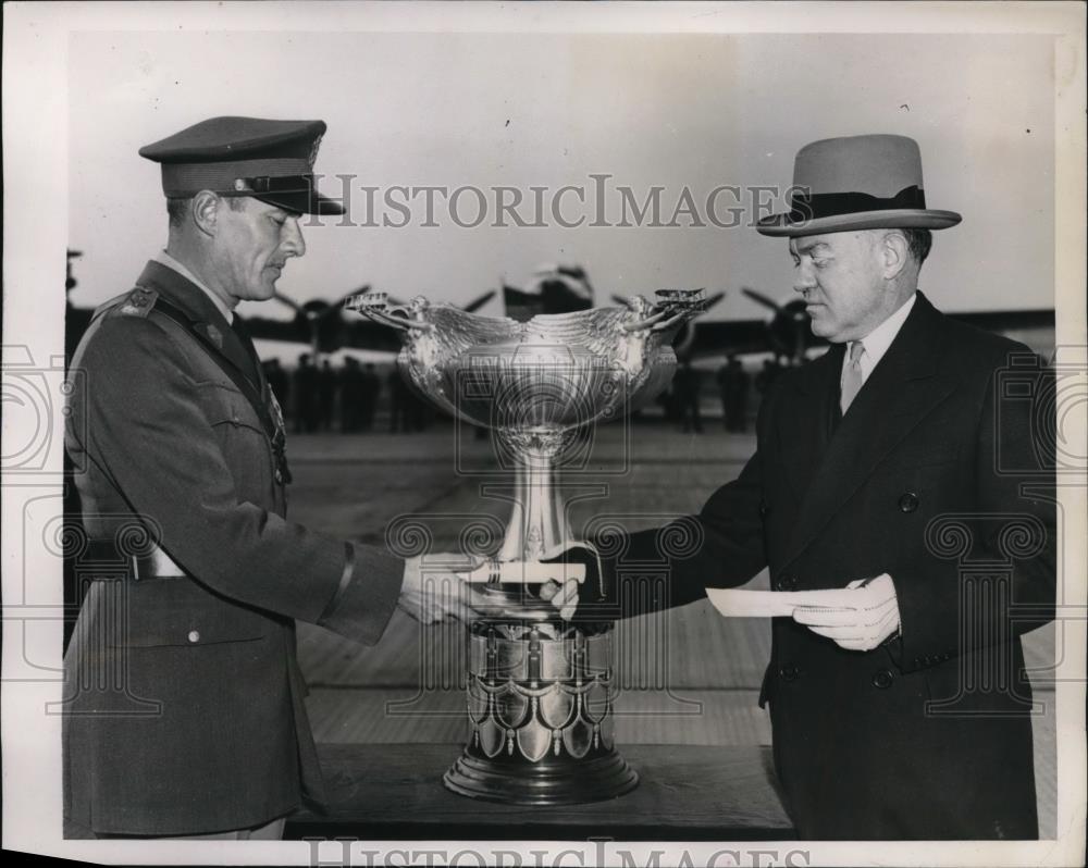 1939 Press Photo Lt COl Robert C Olds with Secretary of war Woodring at Langley - Historic Images