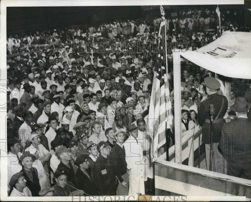 1941 Press Photo Major Gen. Edmund B. Gregory giving speech at Armour &amp; Company - Historic Images