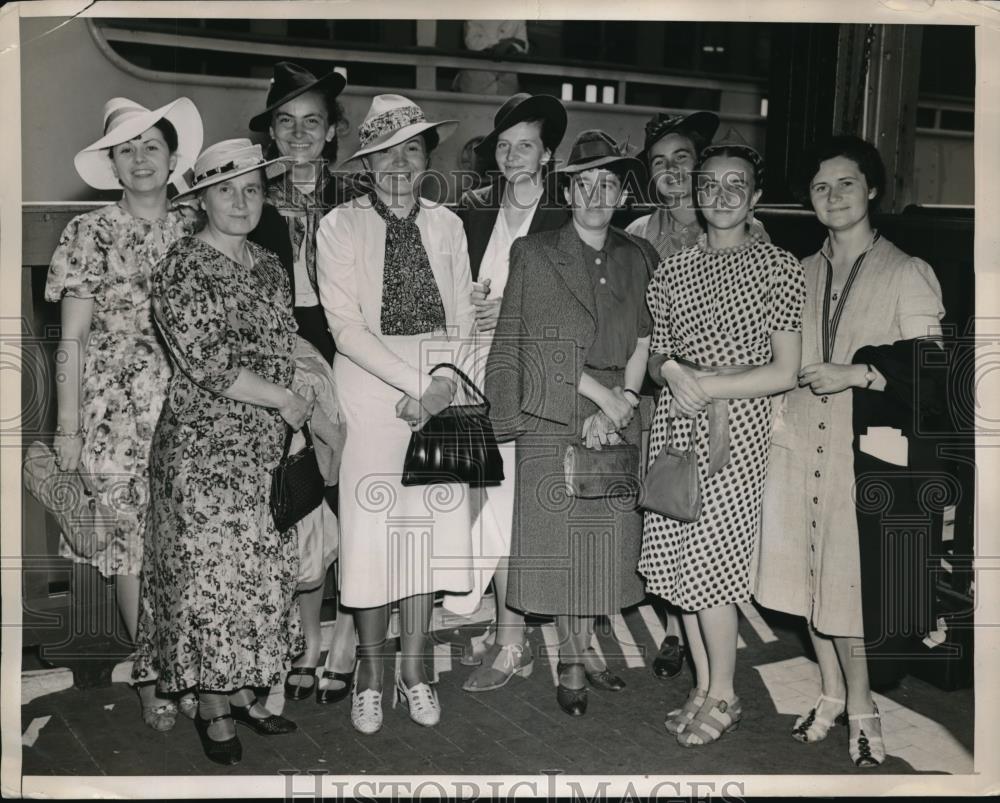 1939 Press Photo These Ladies Are Female Section Of Party Of 30 Polish Students - Historic Images