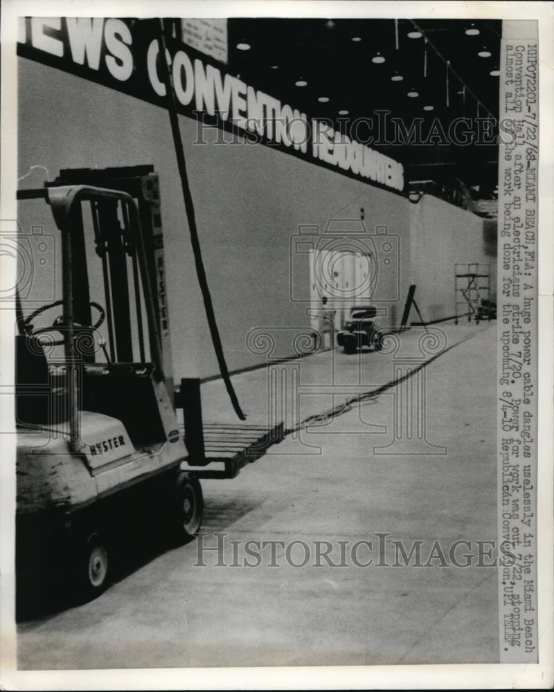 1968 Press Photo Lose power cable at Miami Beach Convention Hall after strike - Historic Images