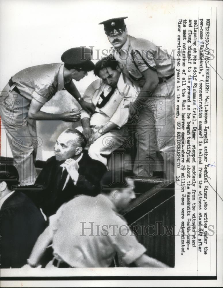 1961 Press Photo Israeli Author Yeehiel Diur Helped from Witness Stand - Historic Images