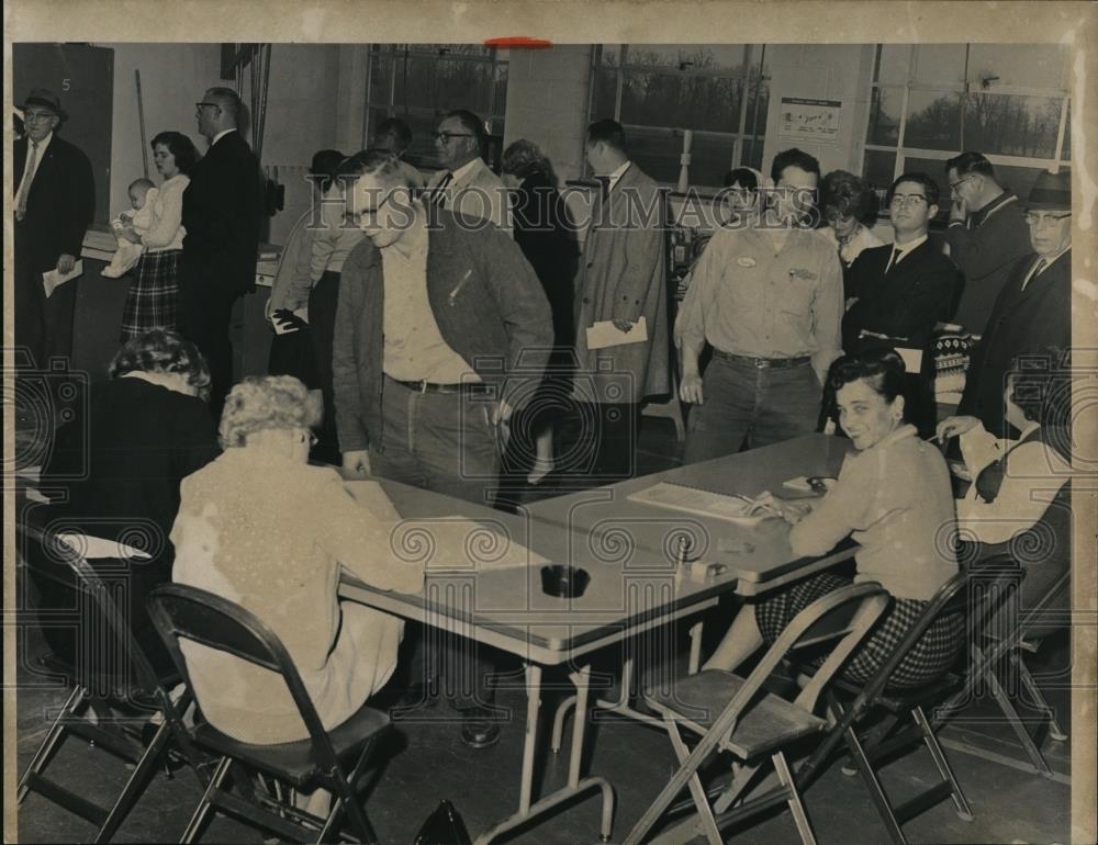 1964 Press Photo Eastlake L. High - Historic Images