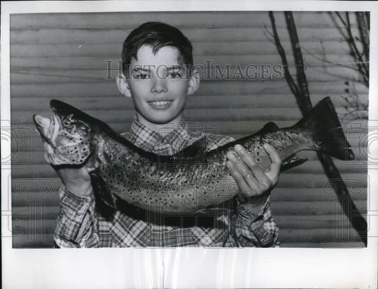 1962 Press Photo Gary Wilfong catches eight-pound brown trout - Historic Images