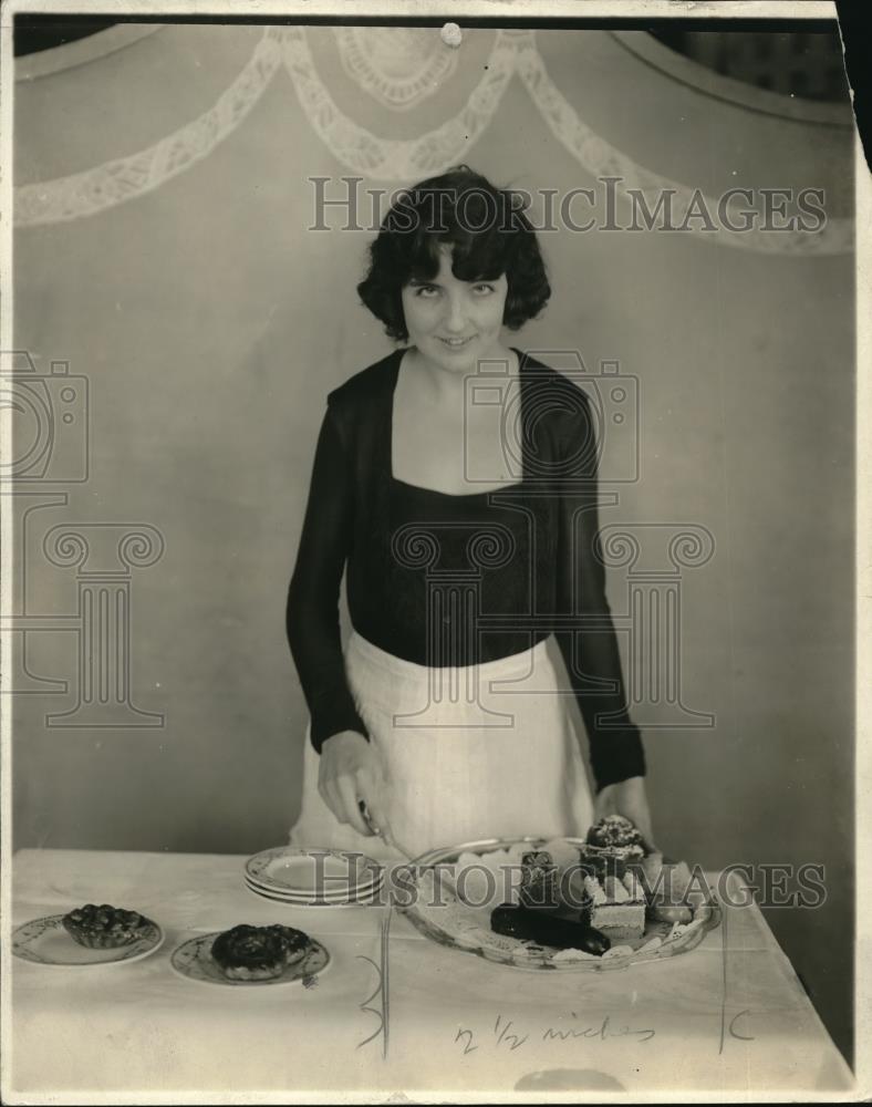1919 Press Photo Woman with desert tray - Historic Images